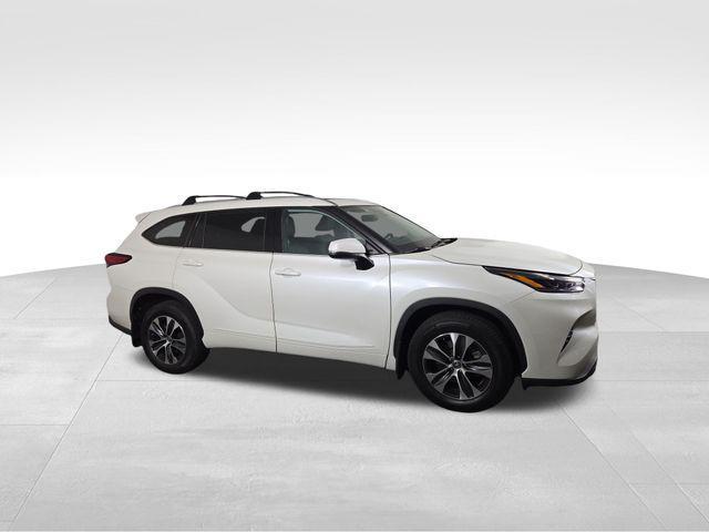 used 2021 Toyota Highlander car, priced at $28,125