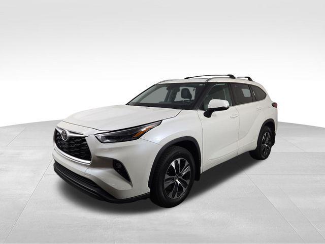 used 2021 Toyota Highlander car, priced at $28,125