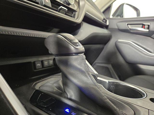 used 2021 Toyota Highlander car, priced at $28,125