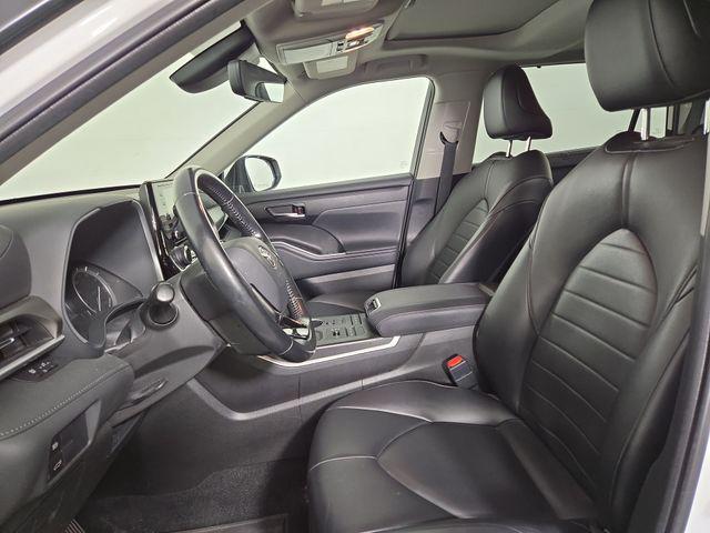 used 2021 Toyota Highlander car, priced at $28,125