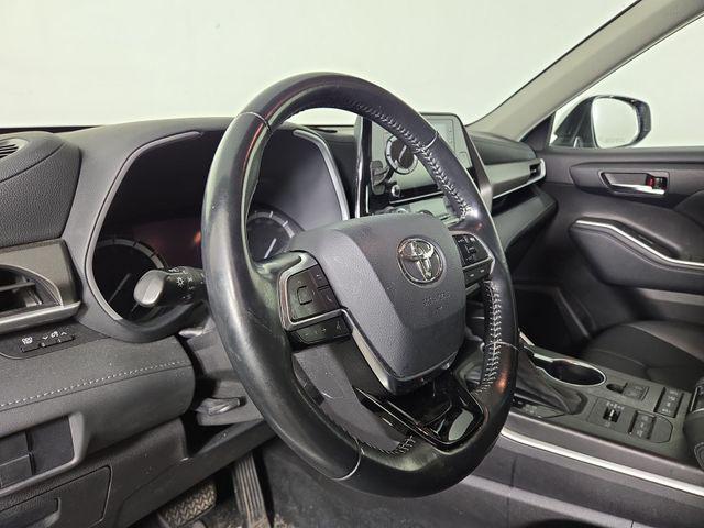 used 2021 Toyota Highlander car, priced at $28,125