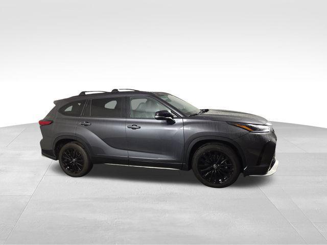 used 2023 Toyota Highlander car, priced at $42,518