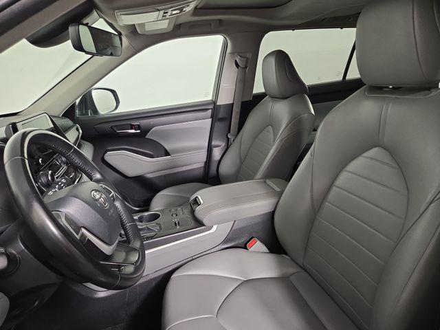 used 2023 Toyota Highlander car, priced at $31,079