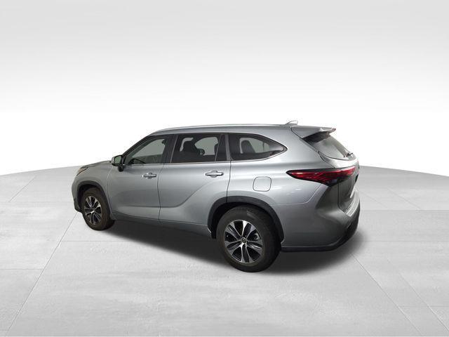 used 2023 Toyota Highlander car, priced at $31,079