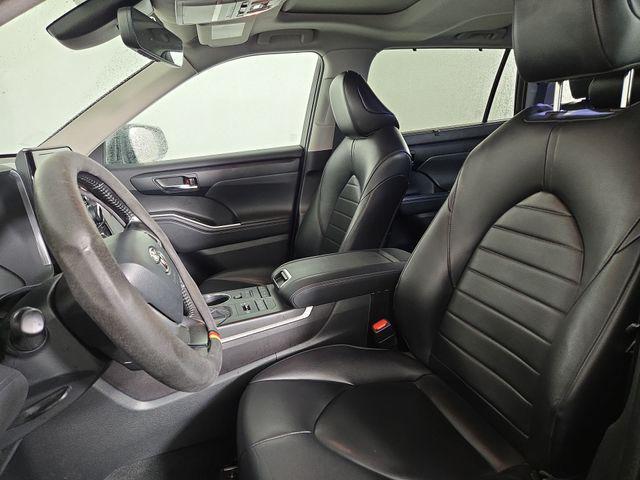 used 2022 Toyota Highlander car, priced at $35,229