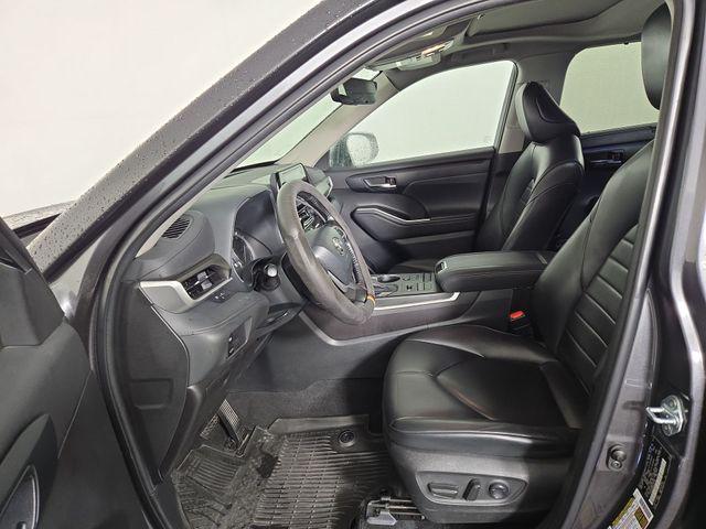 used 2022 Toyota Highlander car, priced at $35,229