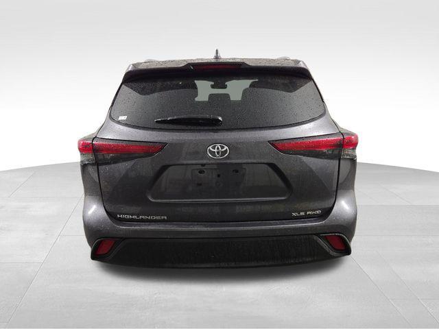 used 2022 Toyota Highlander car, priced at $35,228