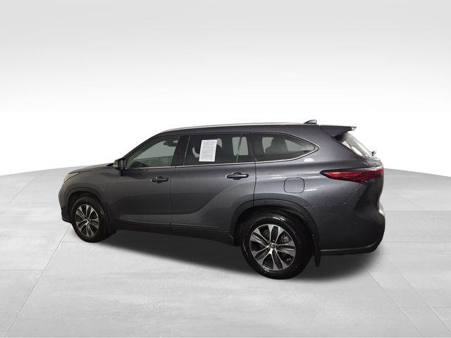 used 2022 Toyota Highlander car, priced at $35,229