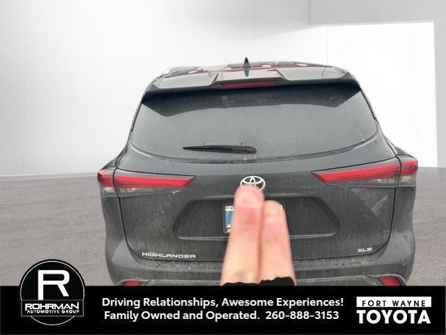 used 2022 Toyota Highlander car, priced at $31,312