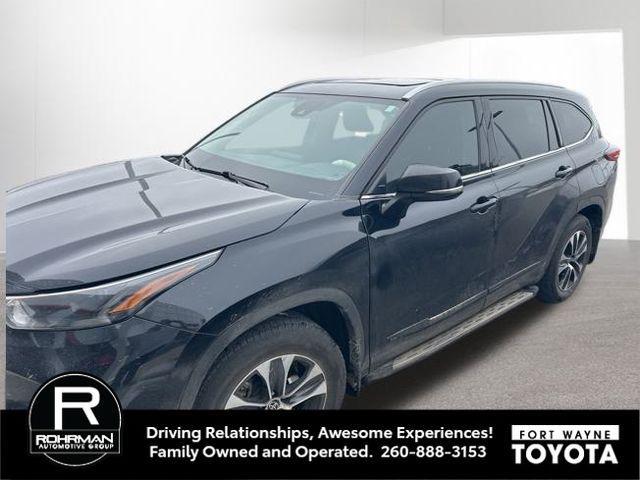 used 2022 Toyota Highlander car, priced at $31,312