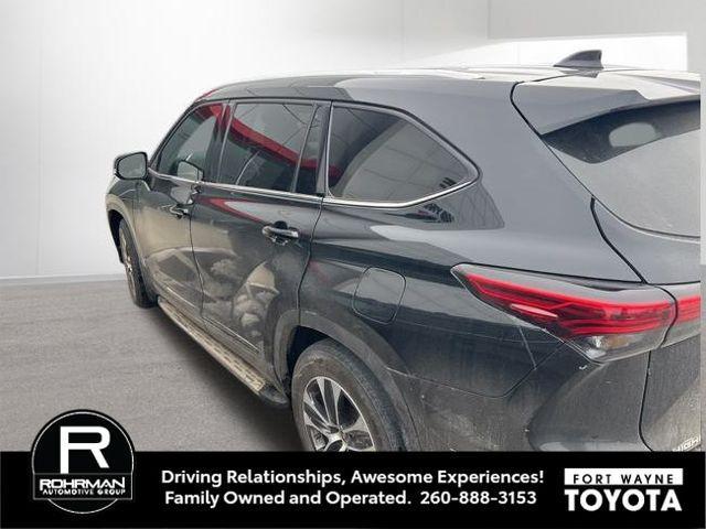 used 2022 Toyota Highlander car, priced at $31,312