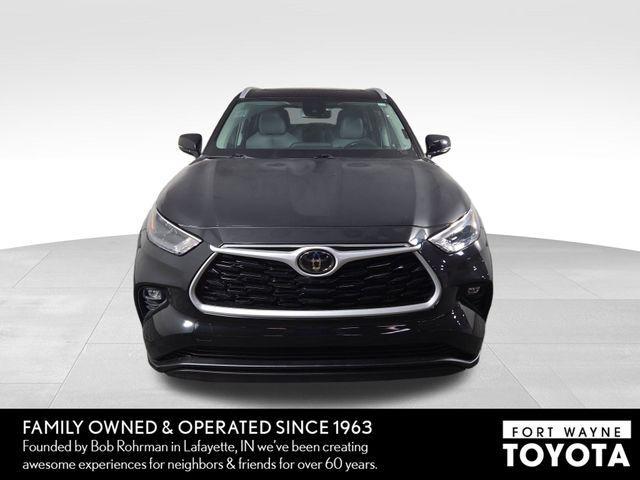 used 2023 Toyota Highlander car, priced at $34,837