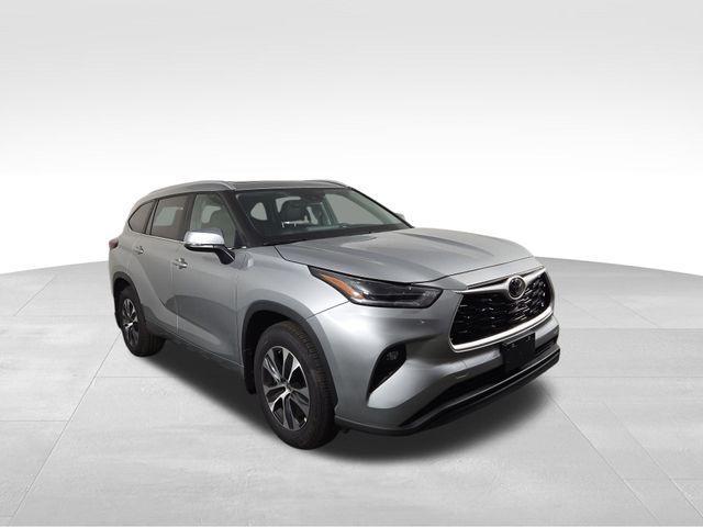 used 2024 Toyota Highlander car, priced at $43,722