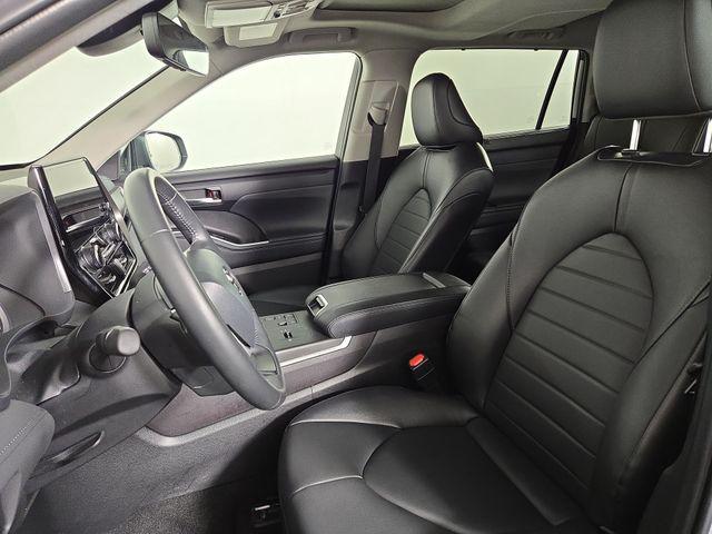 used 2024 Toyota Highlander car, priced at $43,722