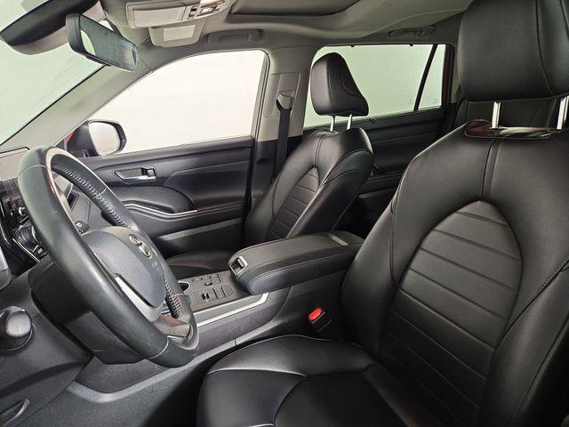 used 2023 Toyota Highlander car, priced at $32,573