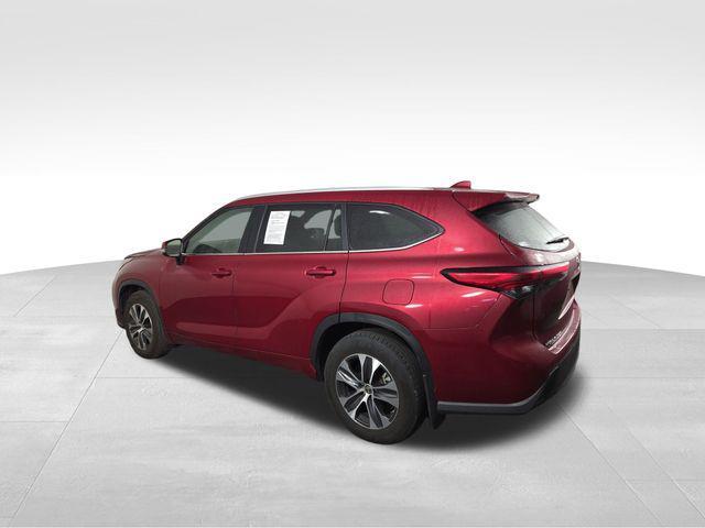 used 2023 Toyota Highlander car, priced at $32,573