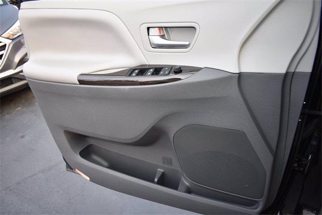 used 2017 Toyota Sienna car