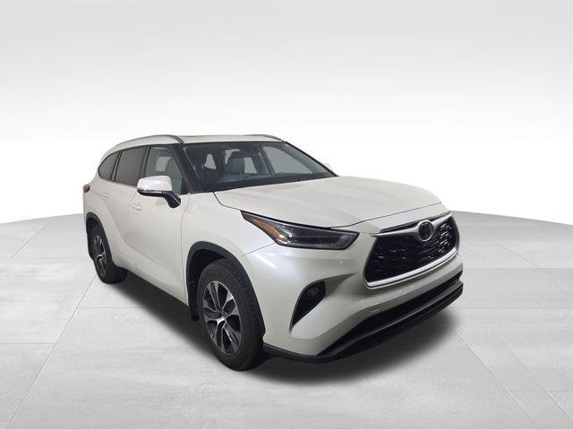 used 2021 Toyota Highlander car, priced at $34,074