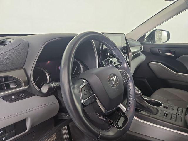 used 2021 Toyota Highlander car, priced at $34,074