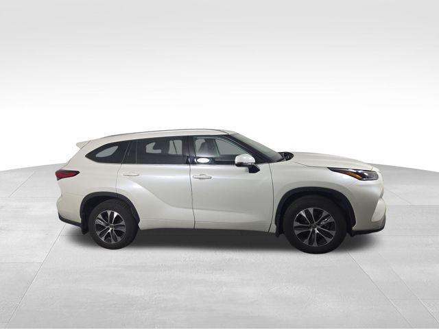 used 2021 Toyota Highlander car, priced at $34,074