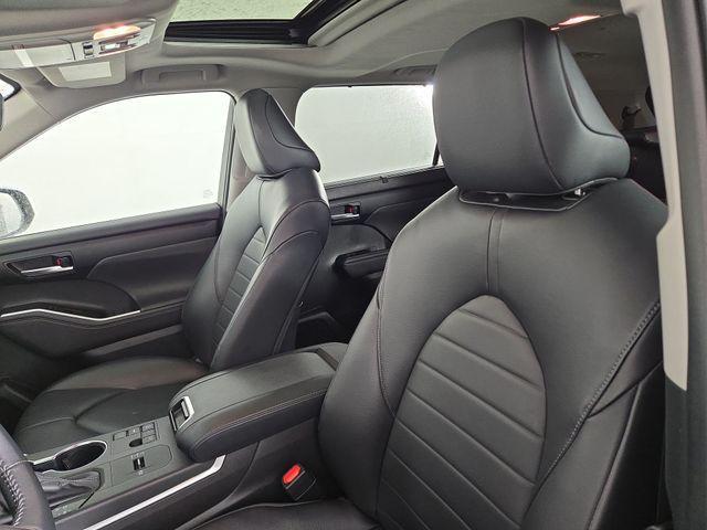 used 2023 Toyota Highlander car, priced at $36,258