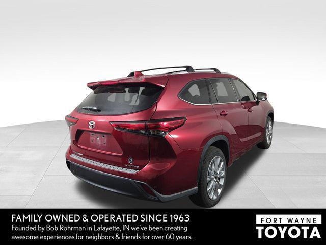 used 2023 Toyota Highlander car, priced at $33,829