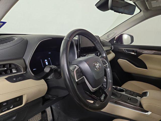 used 2023 Toyota Highlander car, priced at $33,829