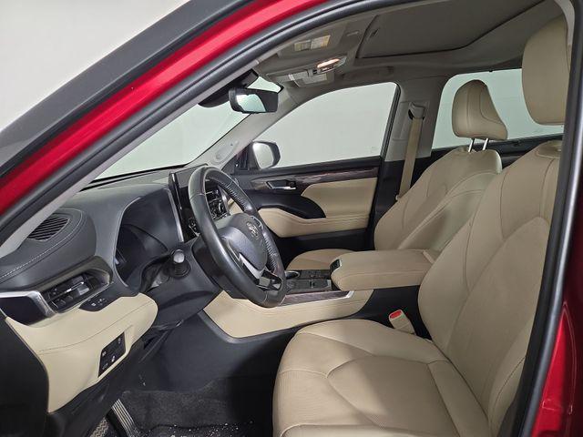 used 2023 Toyota Highlander car, priced at $33,829