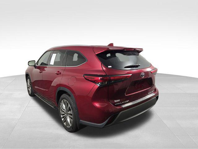 used 2022 Toyota Highlander car, priced at $39,761
