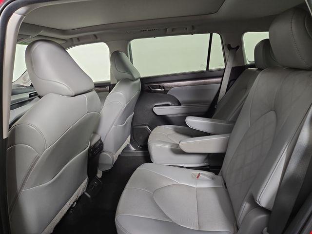 used 2022 Toyota Highlander car, priced at $39,761