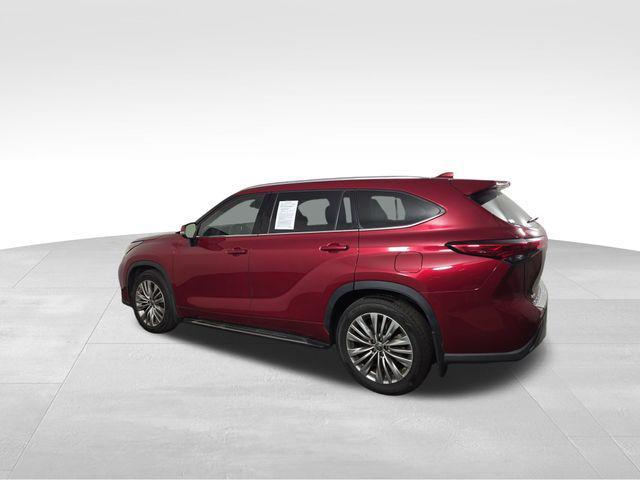 used 2022 Toyota Highlander car, priced at $39,761