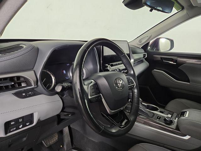 used 2022 Toyota Highlander car, priced at $39,761