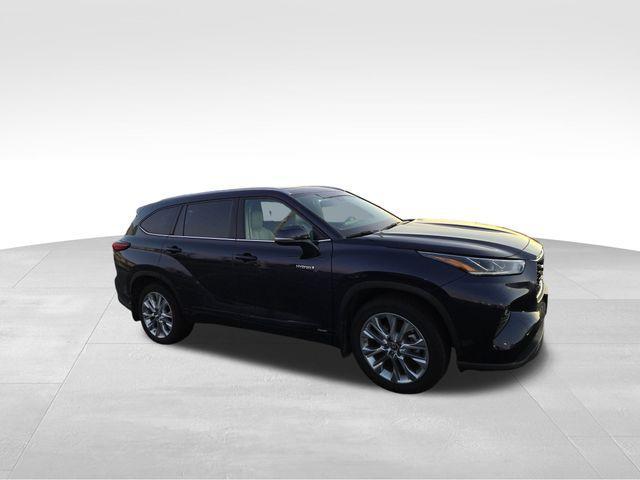 used 2021 Toyota Highlander Hybrid car, priced at $36,900