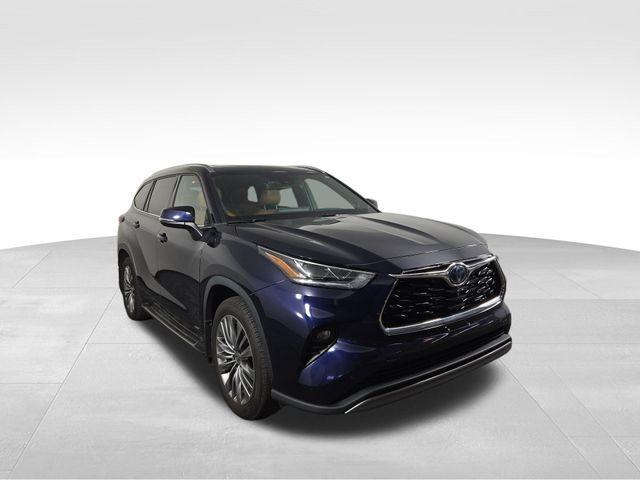 used 2022 Toyota Highlander Hybrid car, priced at $39,500