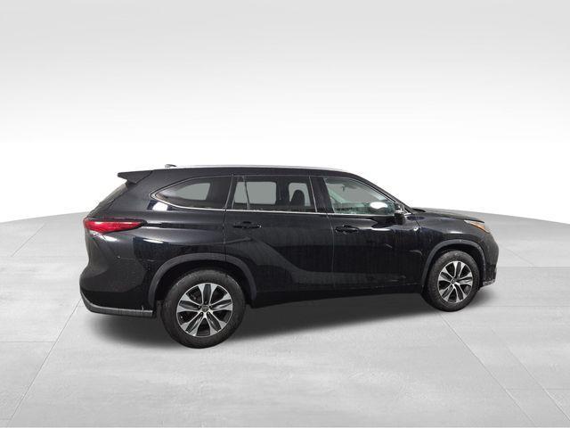 used 2021 Toyota Highlander car, priced at $30,897