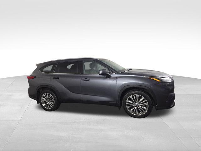 used 2023 Toyota Highlander car, priced at $41,497