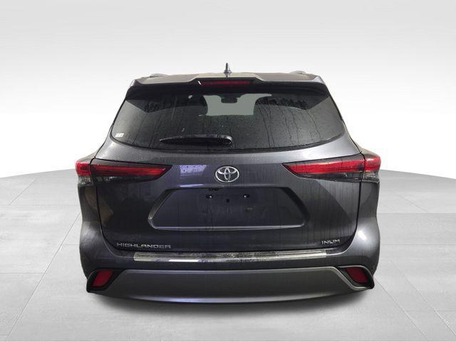 used 2023 Toyota Highlander car, priced at $41,497