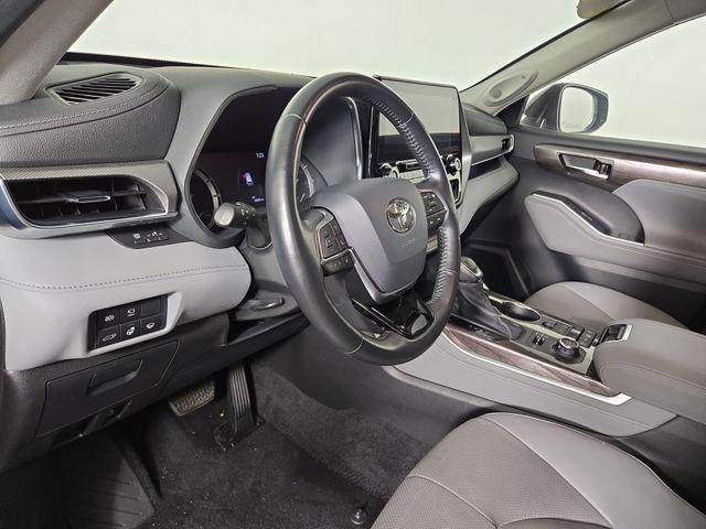 used 2021 Toyota Highlander car, priced at $40,039