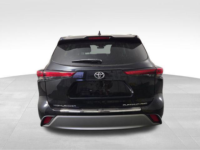 used 2021 Toyota Highlander car, priced at $40,039