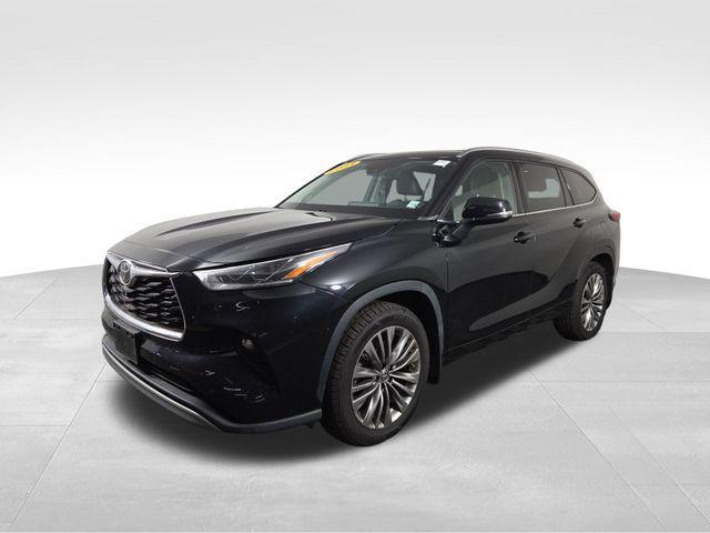 used 2021 Toyota Highlander car, priced at $40,039