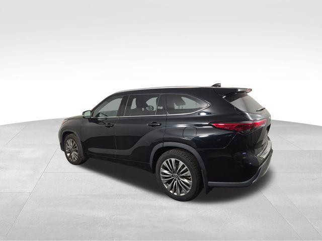 used 2021 Toyota Highlander car, priced at $40,039