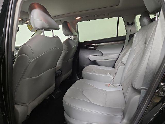 used 2021 Toyota Highlander car, priced at $40,039