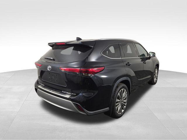 used 2021 Toyota Highlander car, priced at $40,039