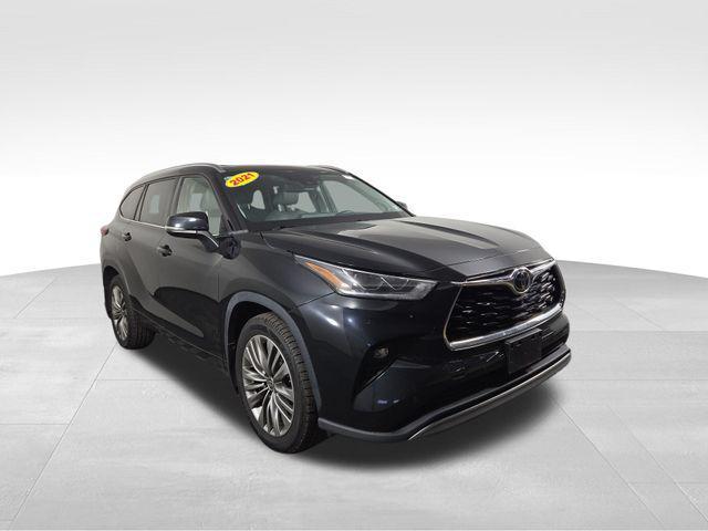used 2021 Toyota Highlander car, priced at $40,039
