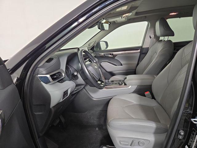used 2021 Toyota Highlander car, priced at $40,039