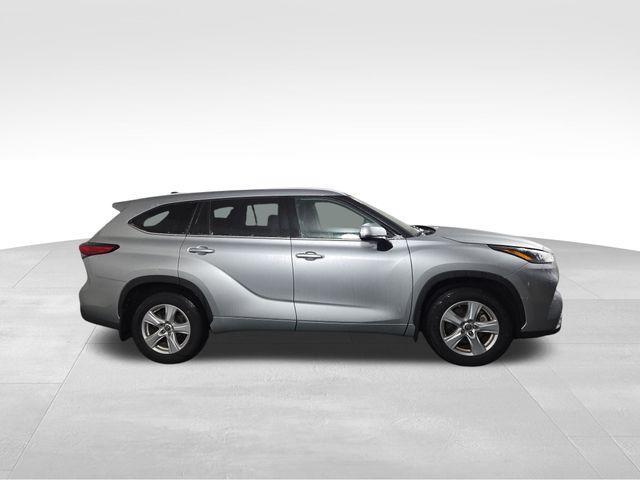 used 2022 Toyota Highlander car, priced at $31,178