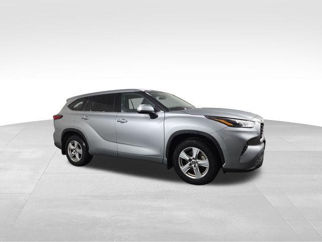 used 2022 Toyota Highlander car, priced at $31,178