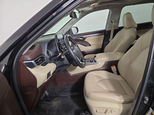 used 2022 Toyota Highlander car, priced at $42,563