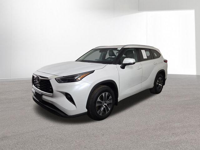 used 2022 Toyota Highlander car, priced at $37,166