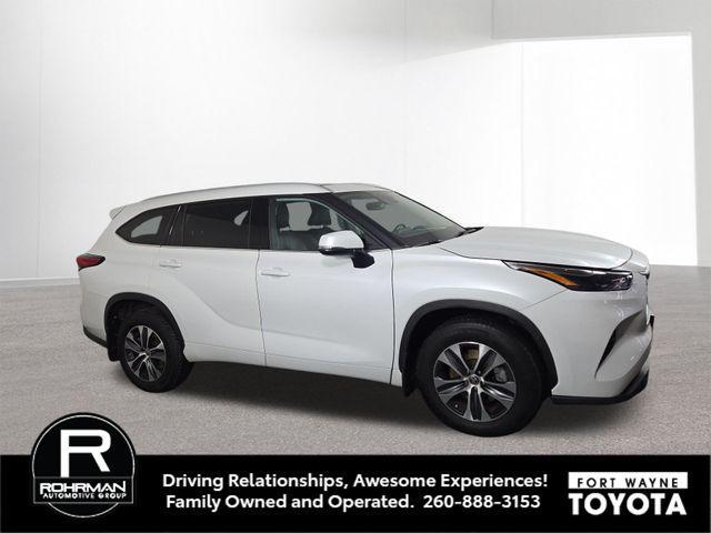 used 2022 Toyota Highlander car, priced at $37,166